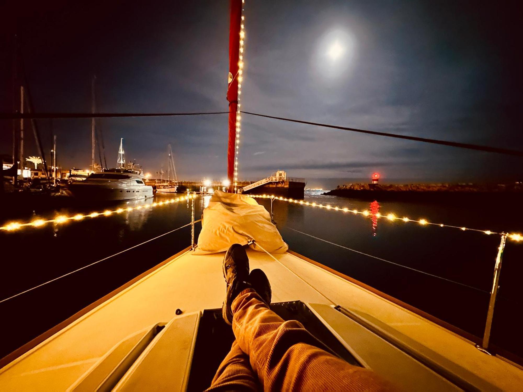 Sleep Aboard A Modern Sailboat In Oeiras Hotel ภายนอก รูปภาพ
