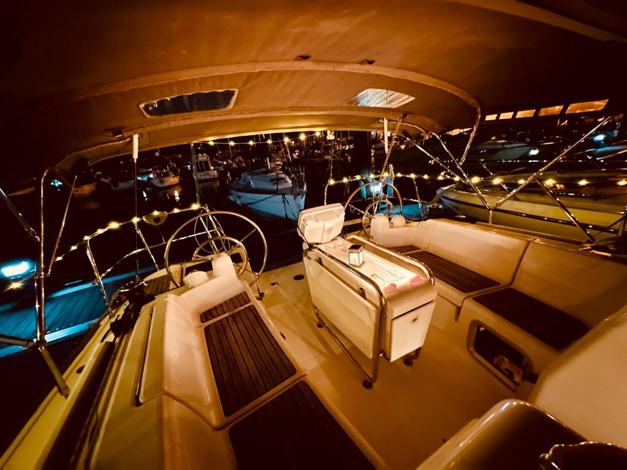 Sleep Aboard A Modern Sailboat In Oeiras Hotel ภายนอก รูปภาพ