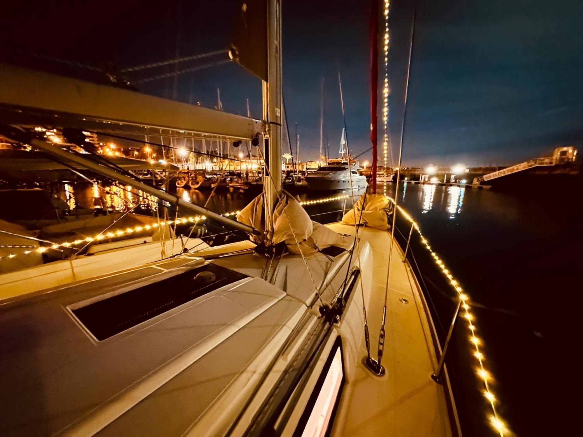Sleep Aboard A Modern Sailboat In Oeiras Hotel ภายนอก รูปภาพ