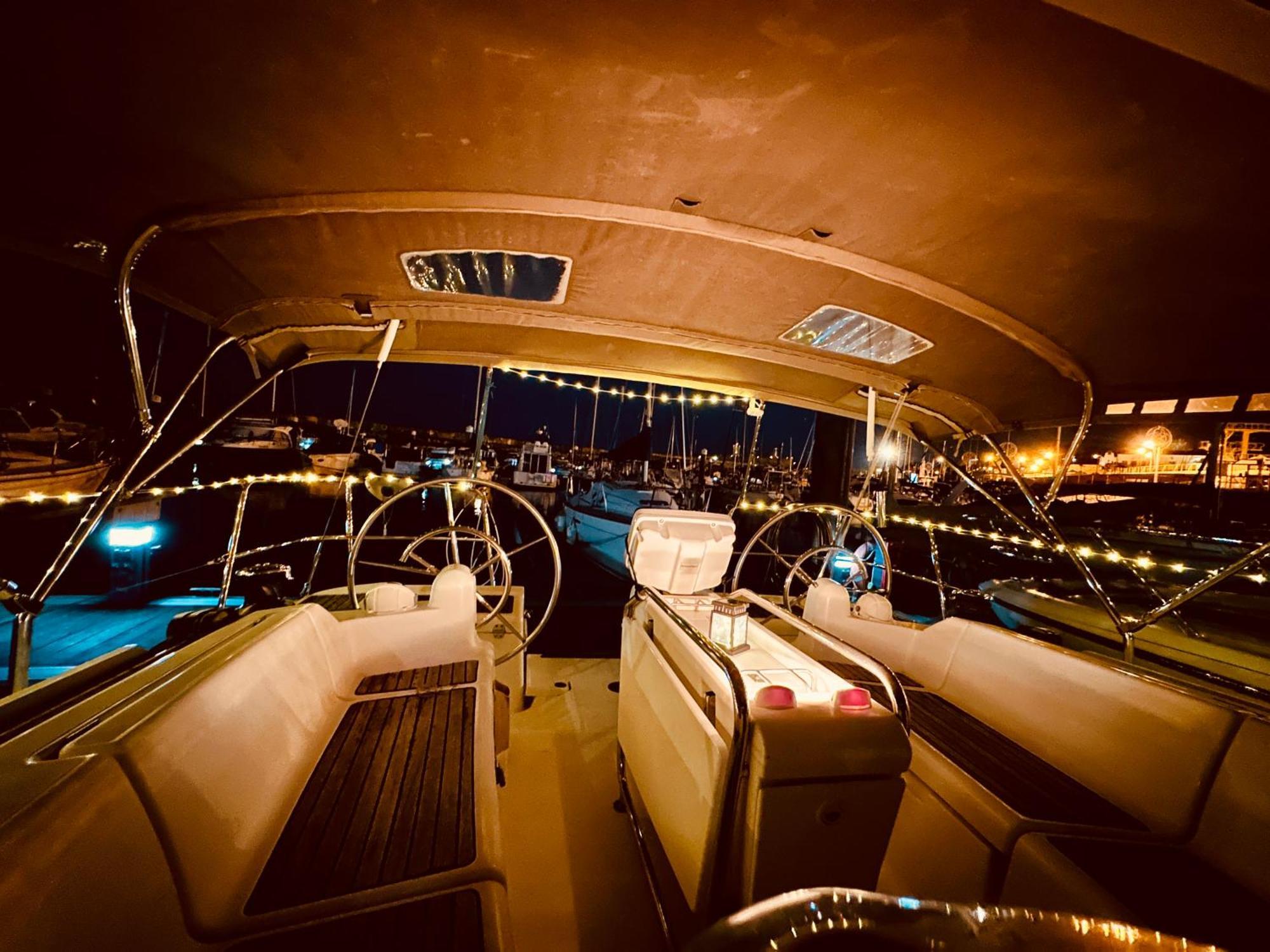 Sleep Aboard A Modern Sailboat In Oeiras Hotel ภายนอก รูปภาพ