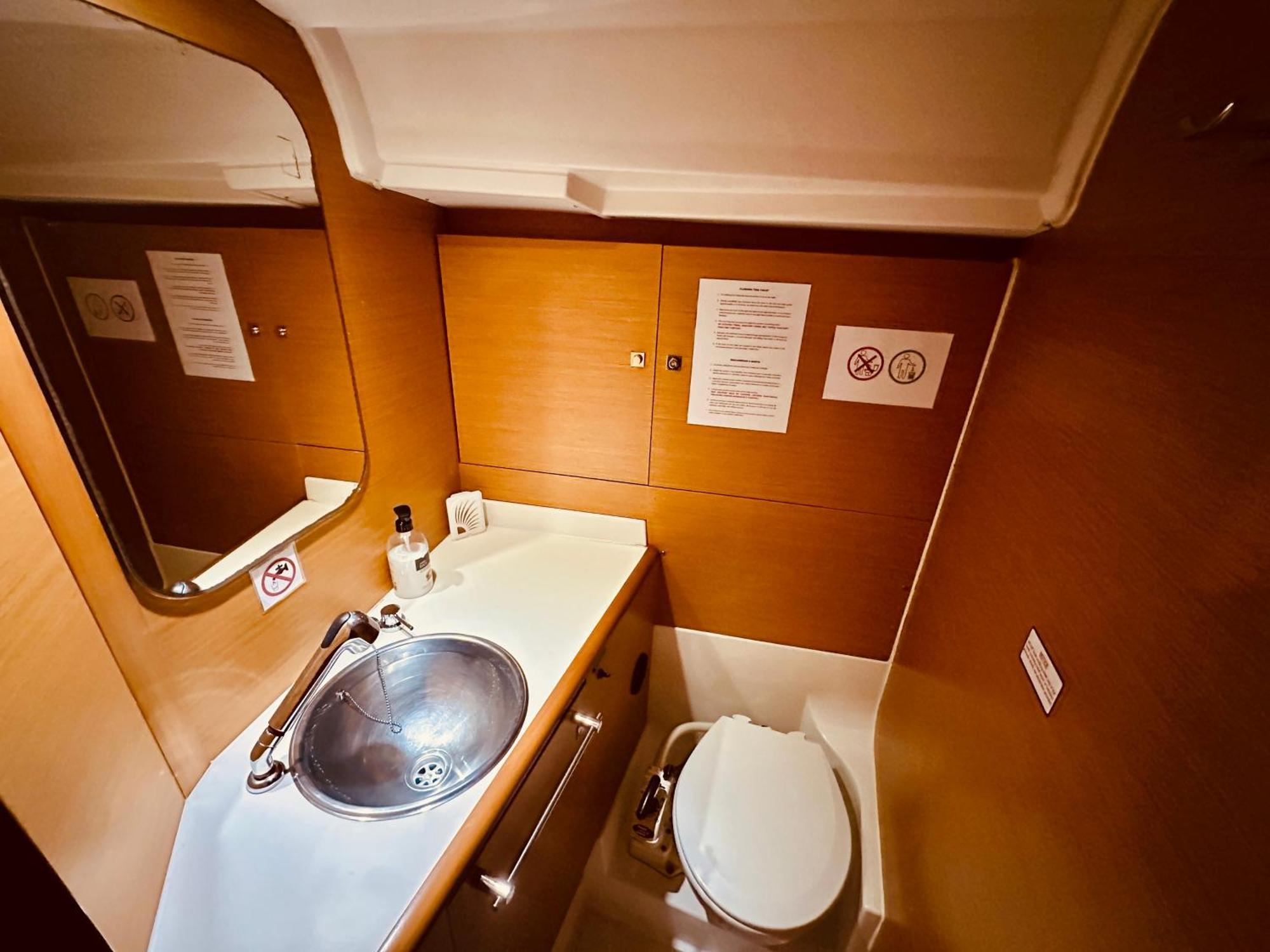 Sleep Aboard A Modern Sailboat In Oeiras Hotel ภายนอก รูปภาพ