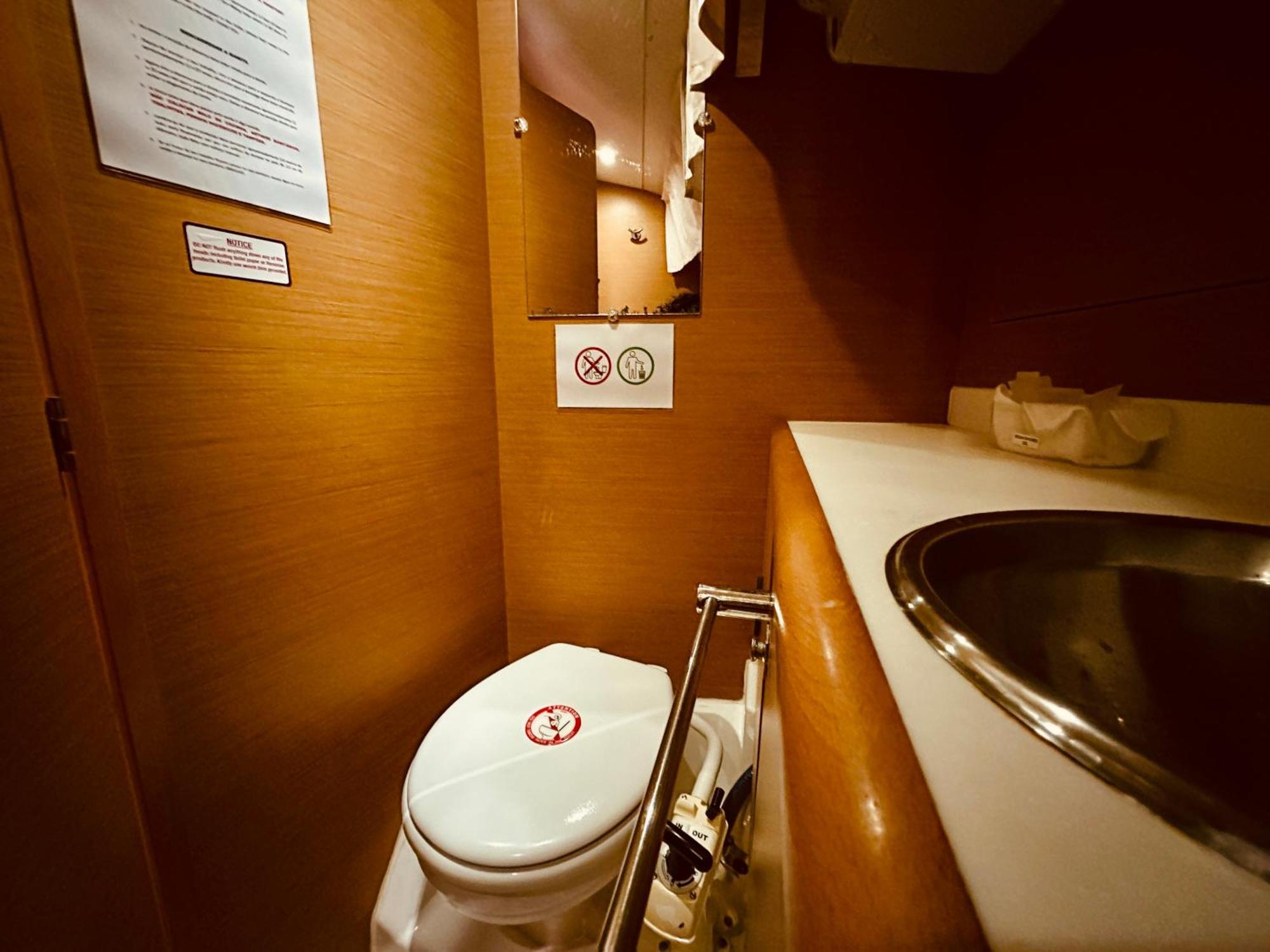 Sleep Aboard A Modern Sailboat In Oeiras Hotel ภายนอก รูปภาพ